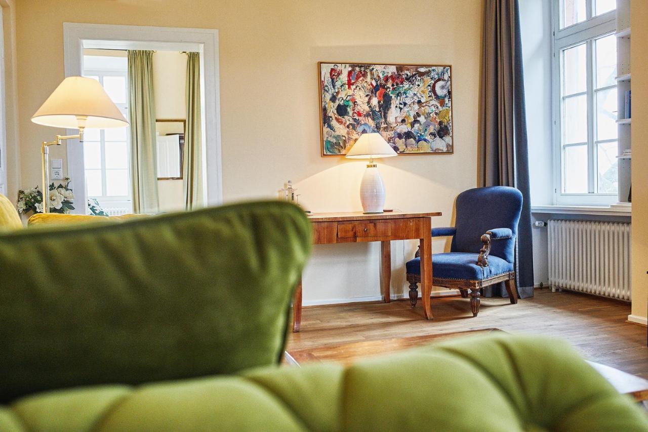 Gutshotel Baron Knyphausen Eltville am Rhein Exteriör bild